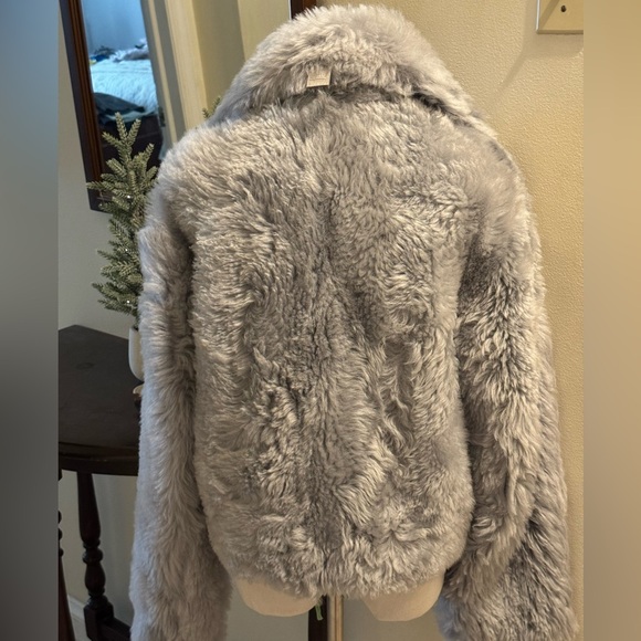 The arrivals Women's Gray Faux Fur Jacket small - Picture 2 of 8